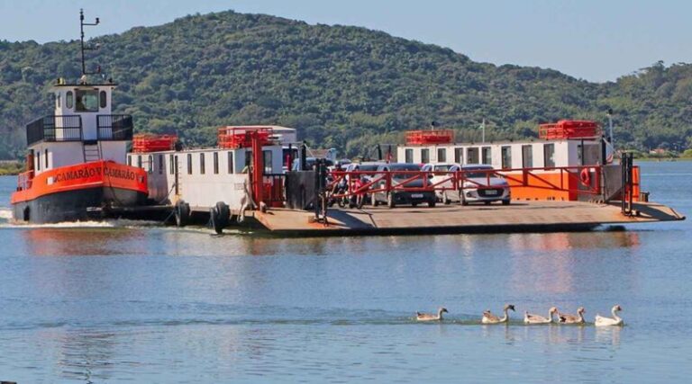 travessia-balsa-canal-da-barra_-800x445